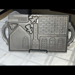Gingerbread House Cast Iron Bakeware